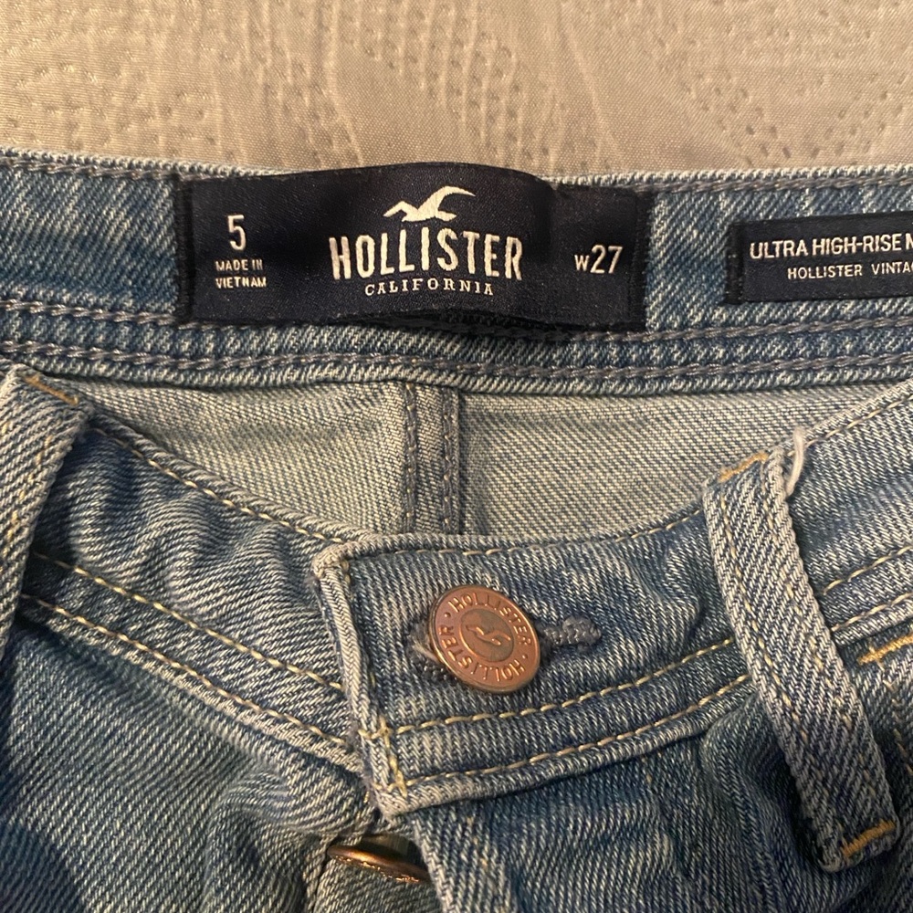 Hollister Vintage Blue High-Rise Jeans